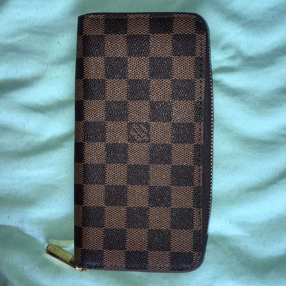 Louis Vuitton Paris brown checkered zippy wallet